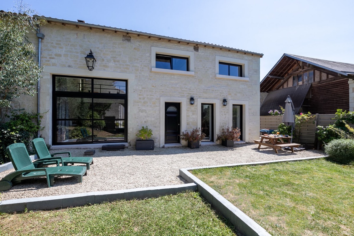 Vue extérieure de la maison de campagne THE HUBSTAY Countryside, Ranton, Vienne